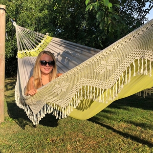 Double green fabric hammock with exclusive fringes