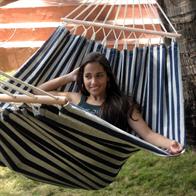 Trendy maritime hammock with 80 cm wooden bars